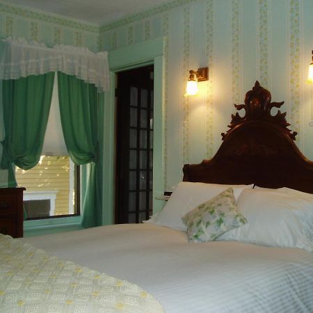 Rosewood Inn Корнинг Екстериор снимка