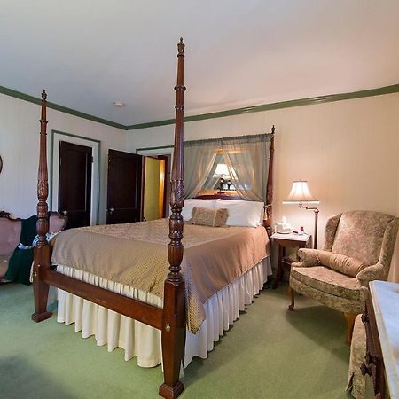 Rosewood Inn Корнинг Екстериор снимка