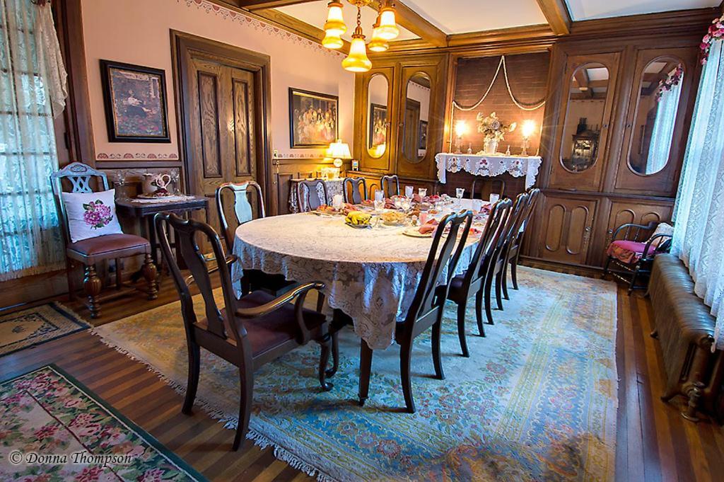 Rosewood Inn Корнинг Екстериор снимка