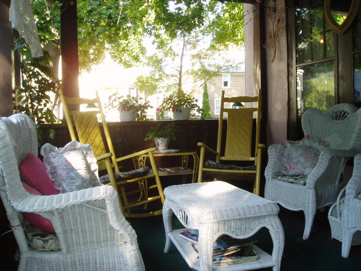 Rosewood Inn Корнинг Екстериор снимка