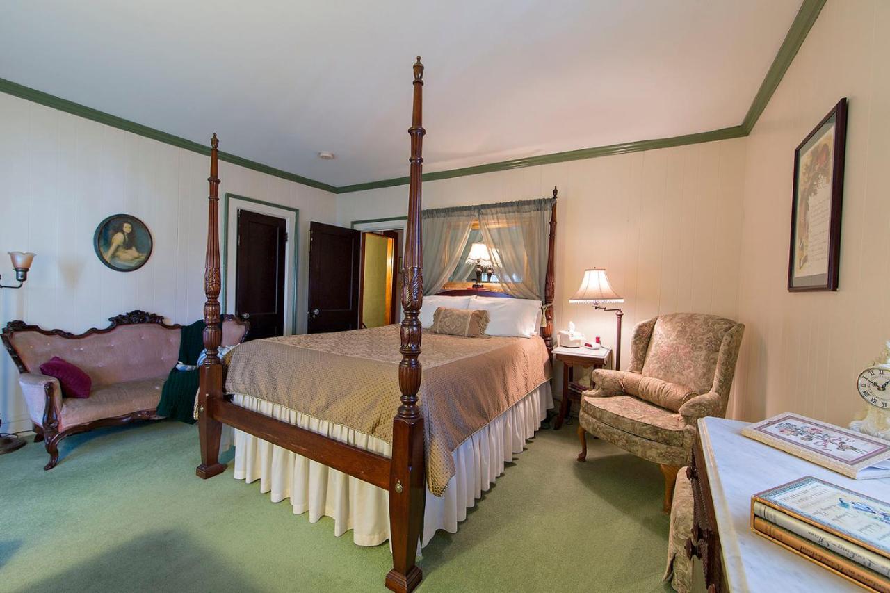 Rosewood Inn Корнинг Екстериор снимка